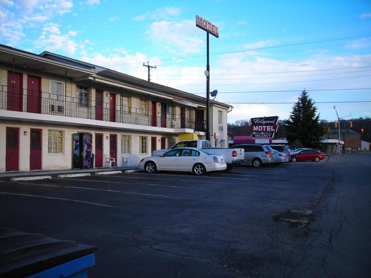 Hollywood Motel Kenova Extérieur photo